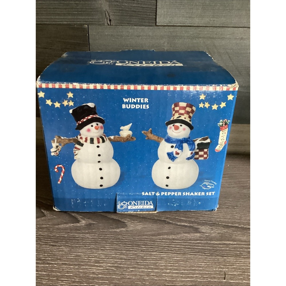 Oneida Kitchen Winter Buddies Salt & Pepper Shaker Set
